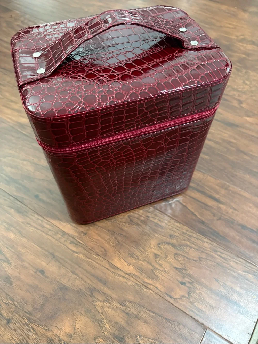 New Women’s Burgundy Croc-Embossed Vanity Case Handbag